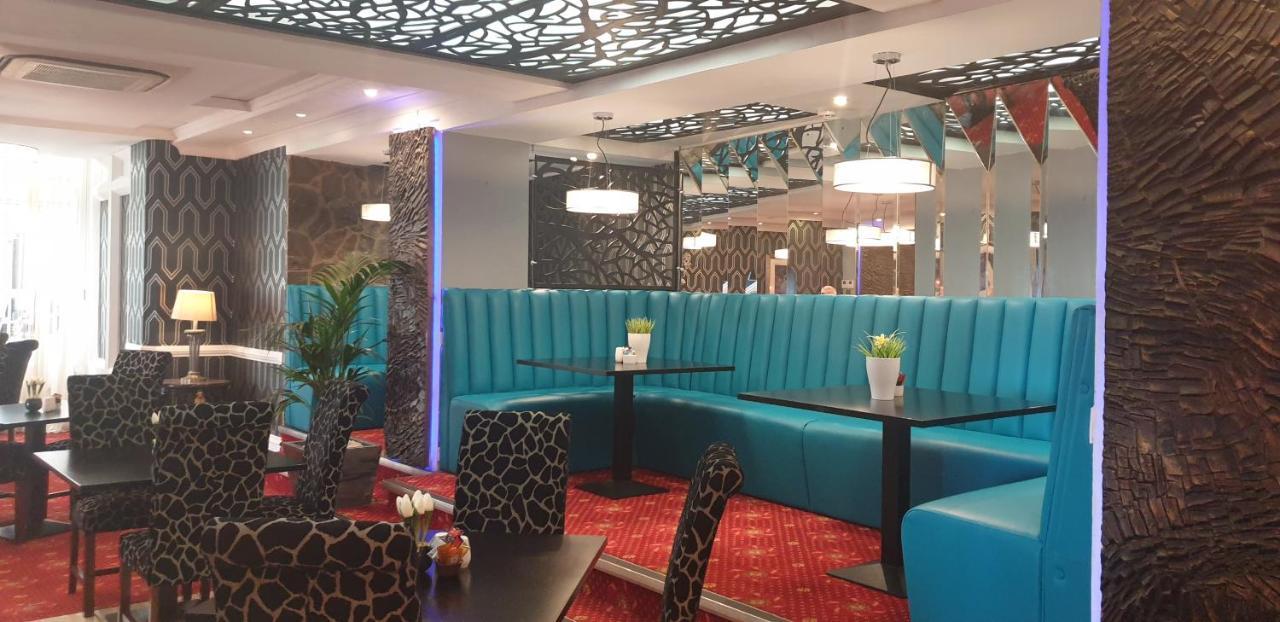 The Diplomat Hotel Restaurant & Spa Llanelli Esterno foto