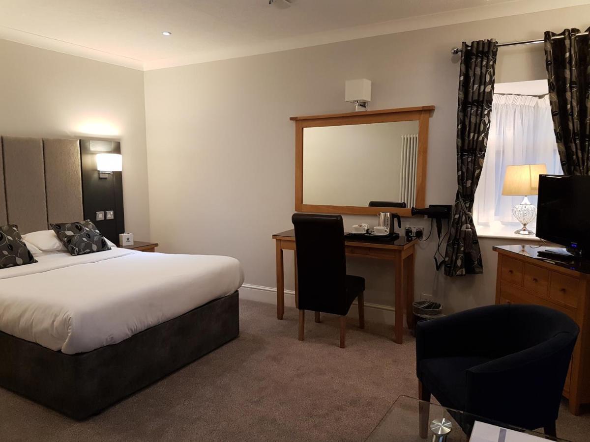 The Diplomat Hotel Restaurant & Spa Llanelli Esterno foto