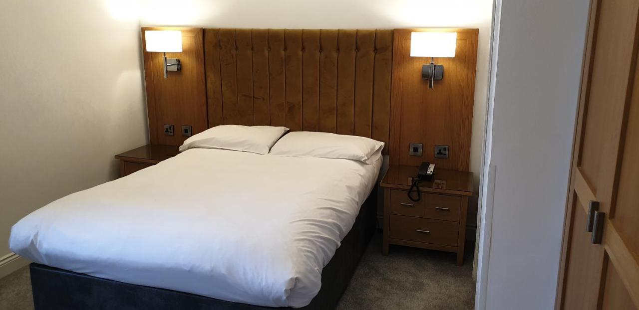 The Diplomat Hotel Restaurant & Spa Llanelli Esterno foto