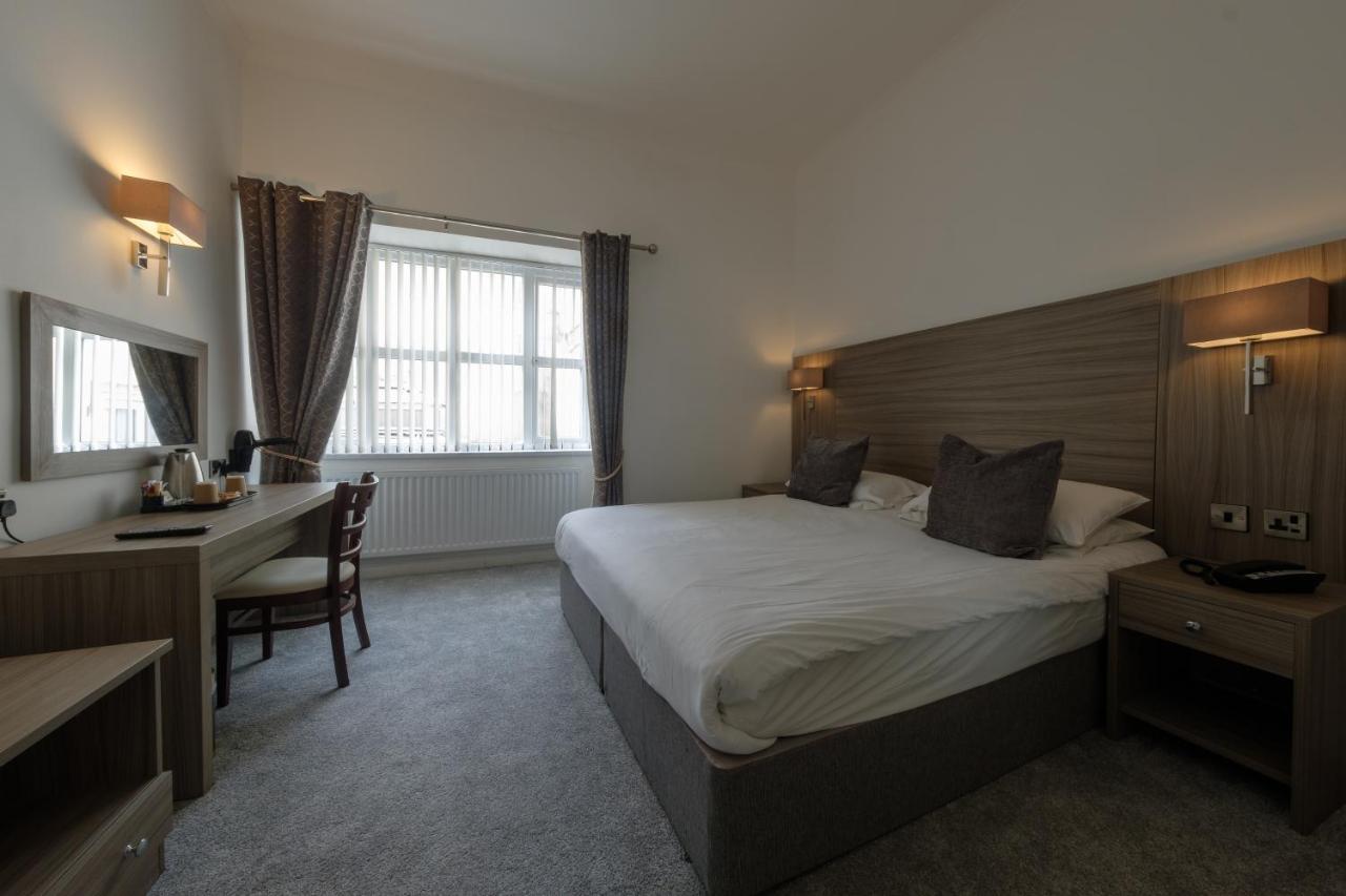 The Diplomat Hotel Restaurant & Spa Llanelli Esterno foto