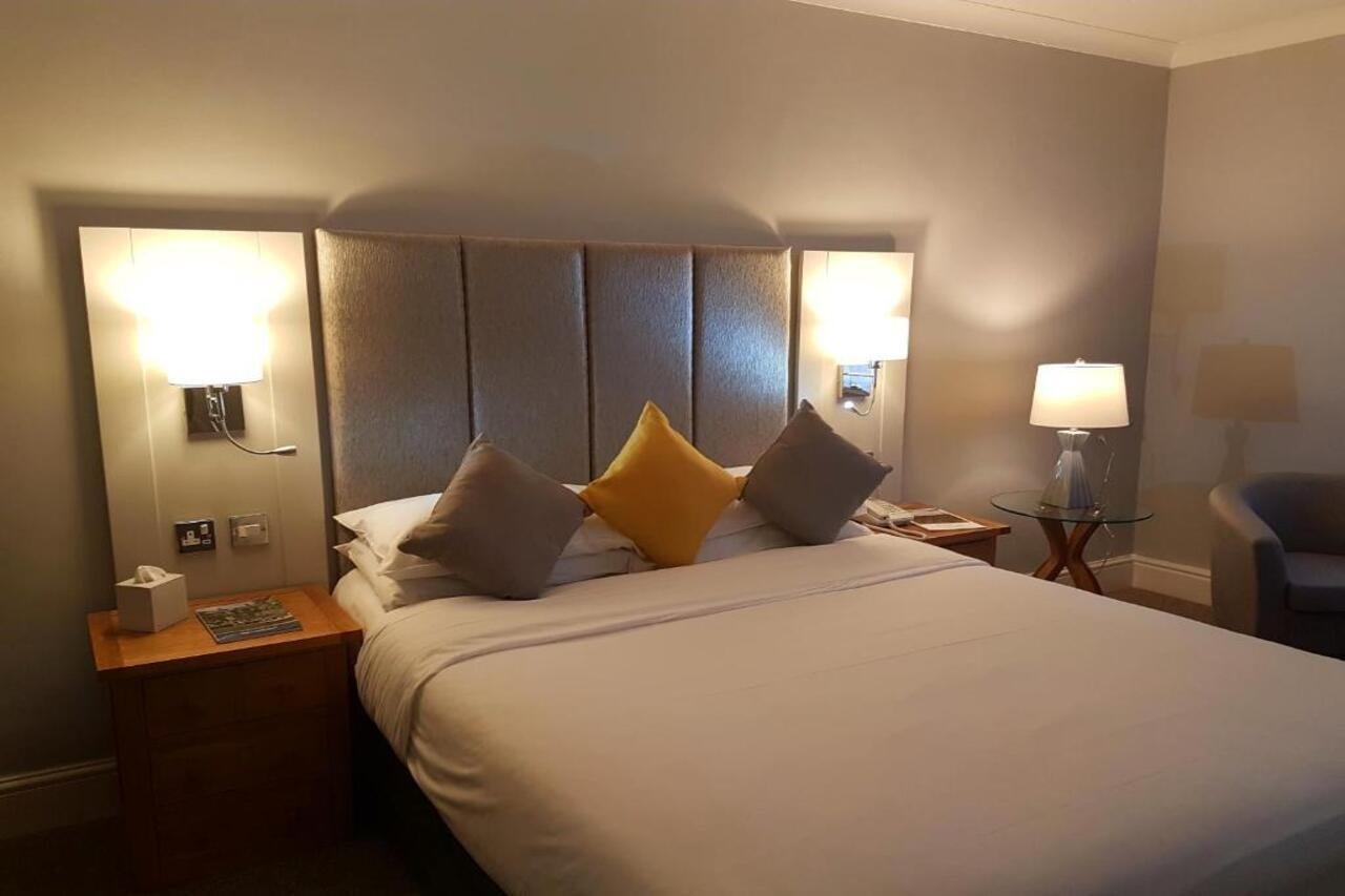 The Diplomat Hotel Restaurant & Spa Llanelli Esterno foto