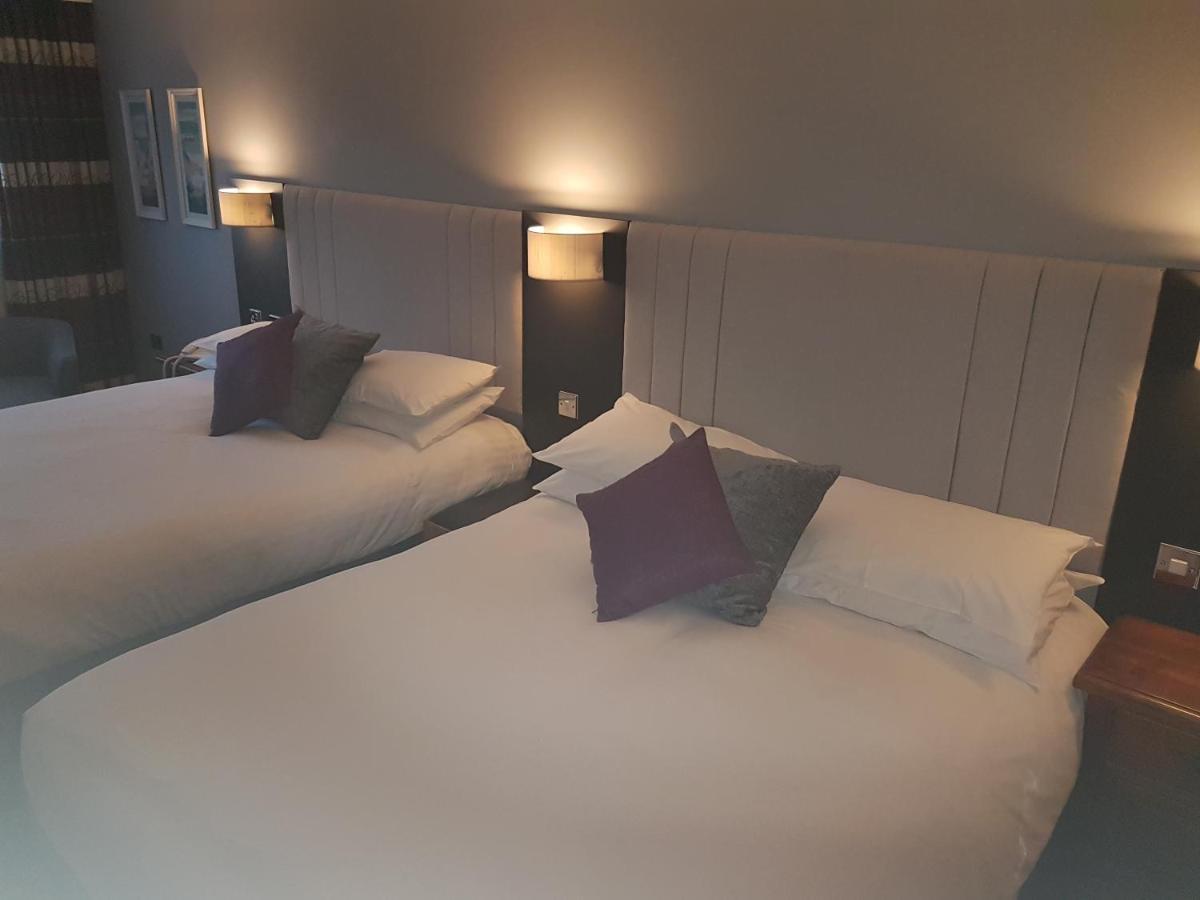 The Diplomat Hotel Restaurant & Spa Llanelli Esterno foto