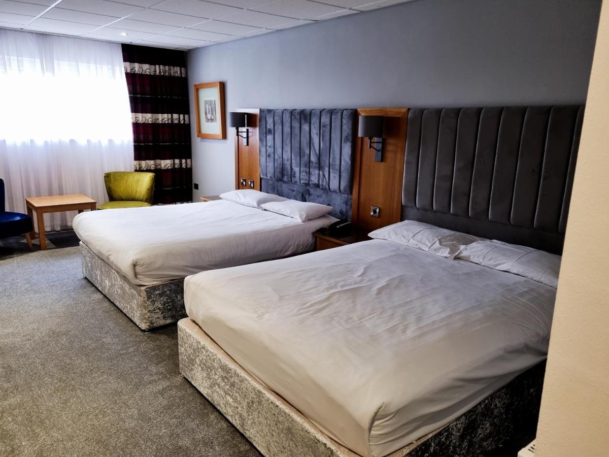 The Diplomat Hotel Restaurant & Spa Llanelli Esterno foto