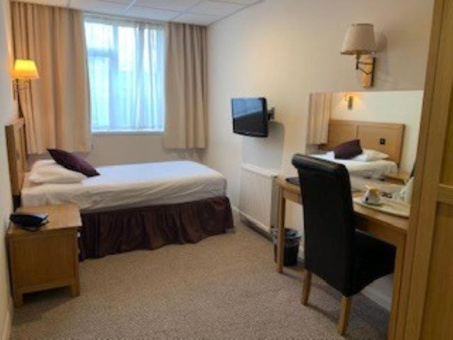 The Diplomat Hotel Restaurant & Spa Llanelli Esterno foto