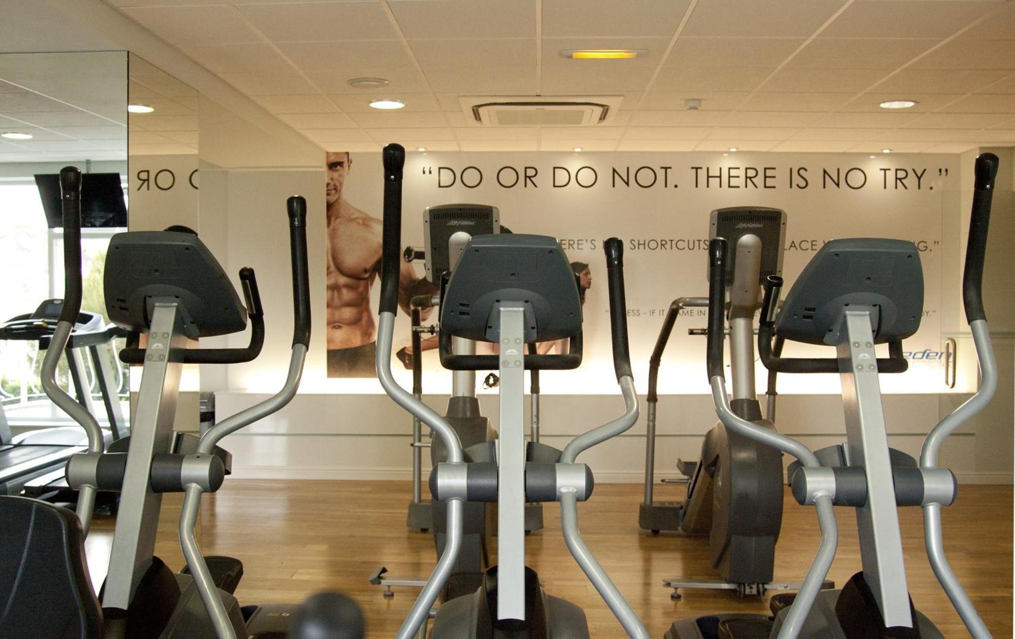 The Diplomat Hotel Restaurant & Spa Llanelli Esterno foto