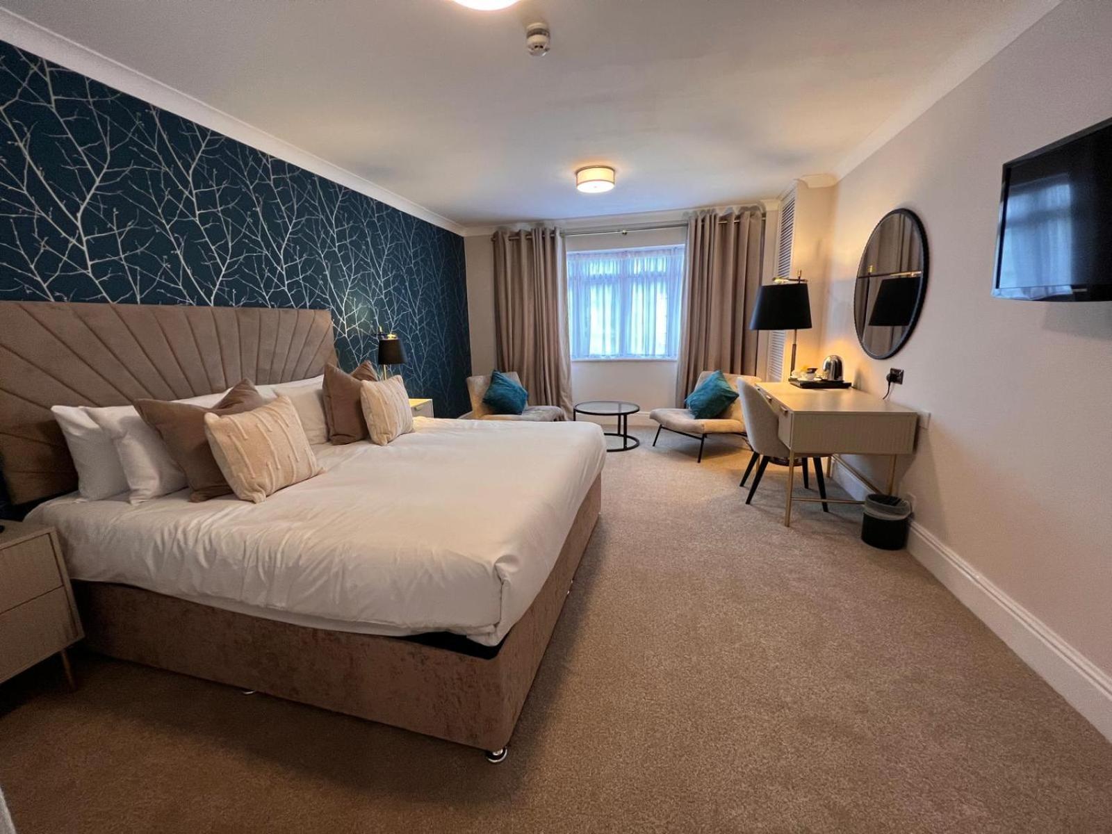 The Diplomat Hotel Restaurant & Spa Llanelli Esterno foto