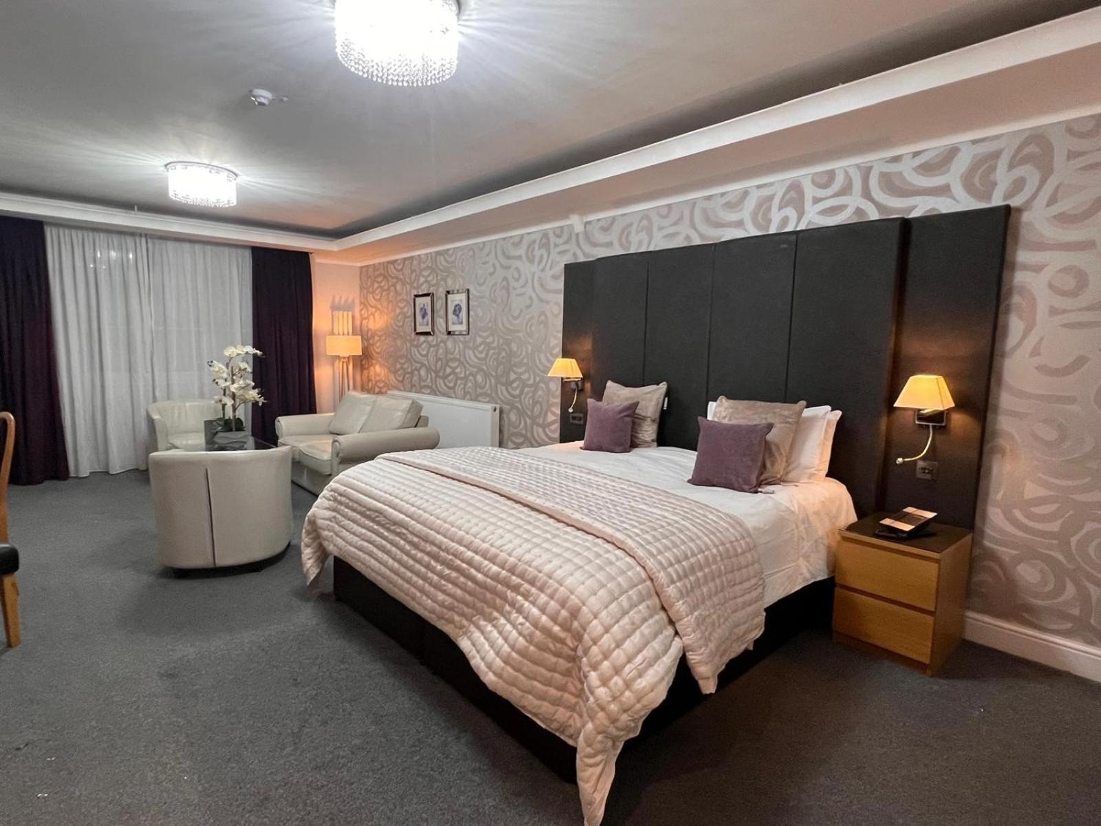 The Diplomat Hotel Restaurant & Spa Llanelli Esterno foto