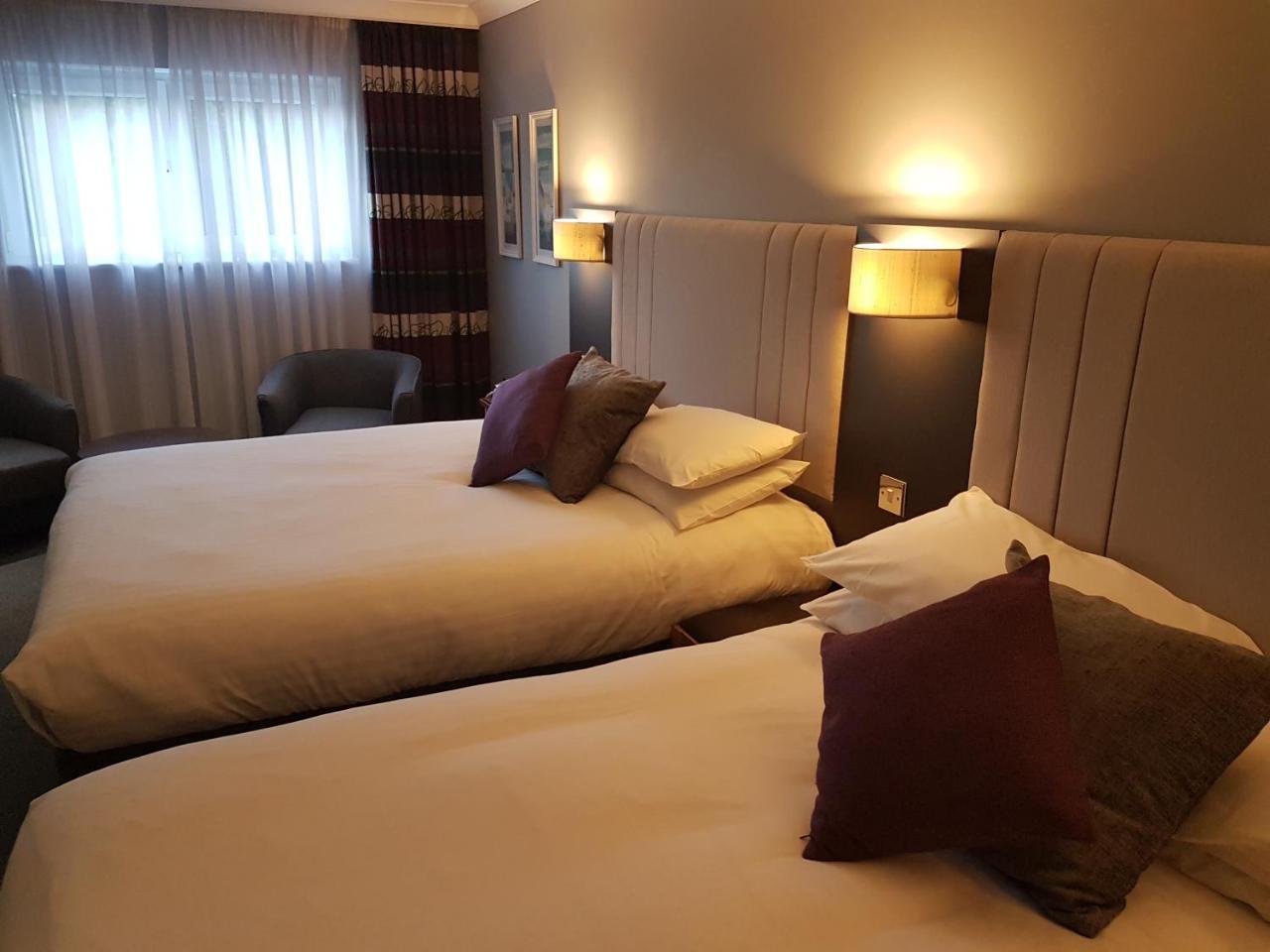 The Diplomat Hotel Restaurant & Spa Llanelli Esterno foto