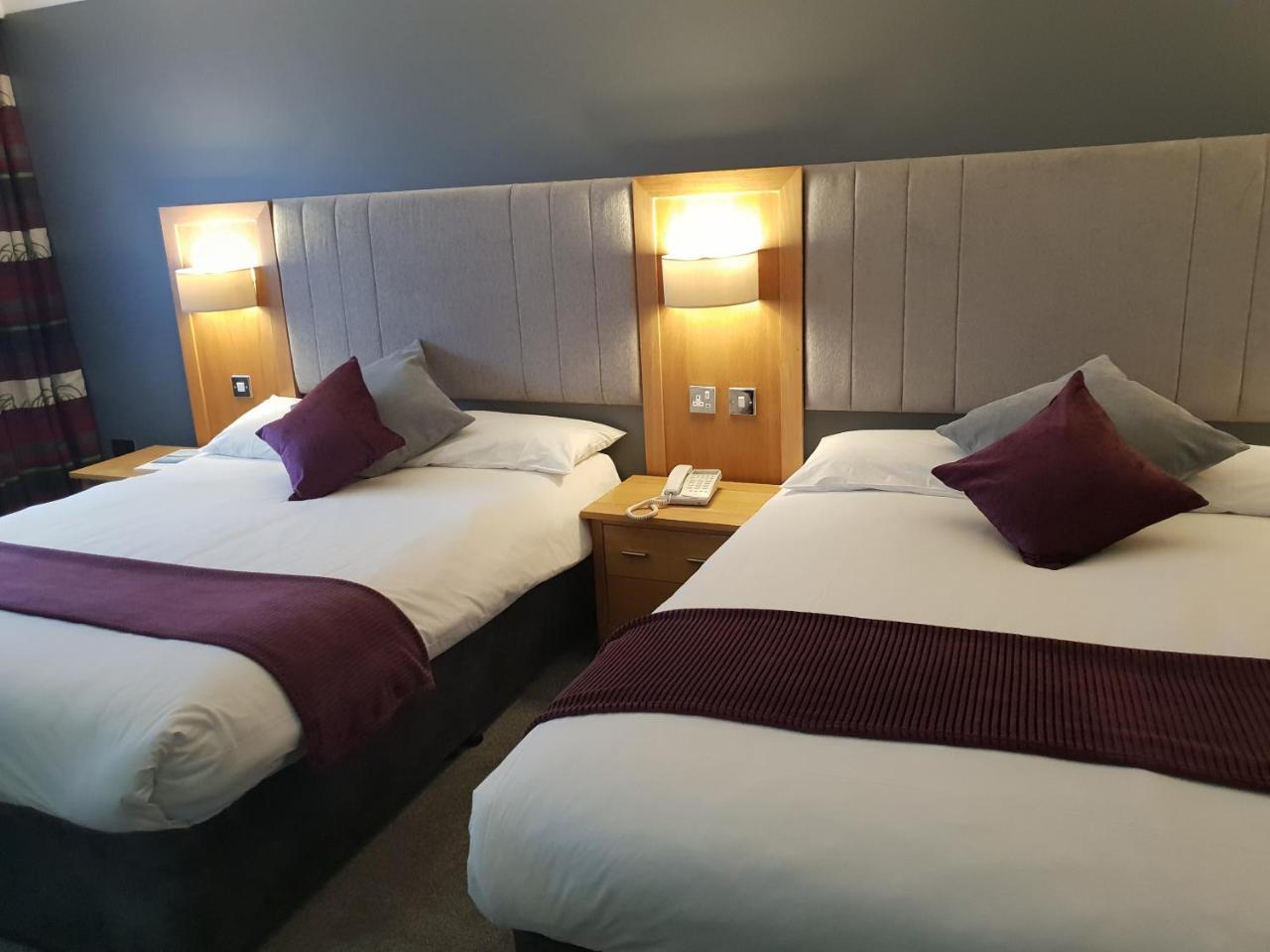 The Diplomat Hotel Restaurant & Spa Llanelli Esterno foto