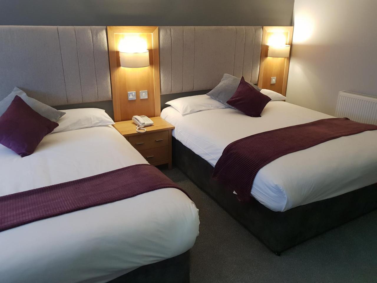 The Diplomat Hotel Restaurant & Spa Llanelli Esterno foto